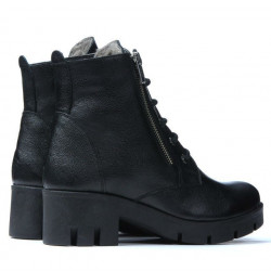 Női csizma 3307 fekete