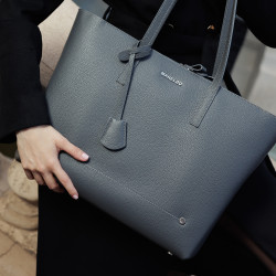 Geanta dama de umar 034g 01 grey lifestyle