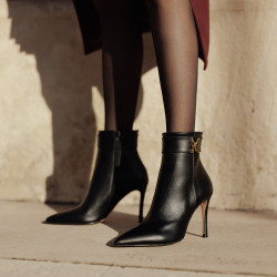 Női magas sarkú csizma 1400 fekete lifestyle