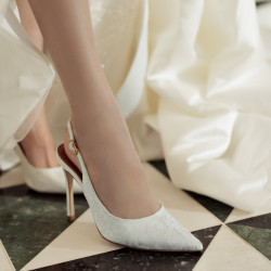 Női szandál 1352 fehér szatén lifestyle