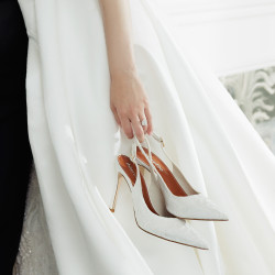 Női szandál 1352 fehér szatén lifestyle