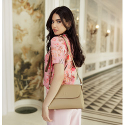 040g női váll táska nude lifestyle