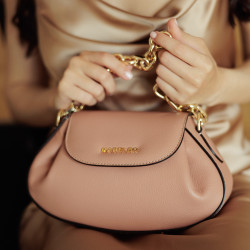 Női válltáska 027g púderrózsaszín lifestyle