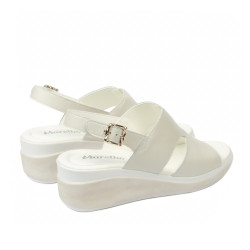 Női szandál 5116 bézs