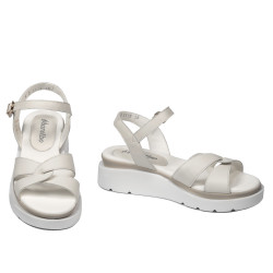 5118 01 bézs női szandál