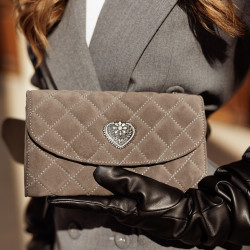 Női válltáska 048g 01 velúr homokkő lifestyle