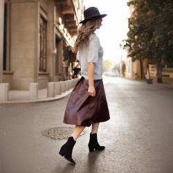 Női magas sarkú csizma 1411 fekete velúr lifestyle