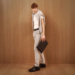 Laptop tok 309g 01 biz fekete lifestyle