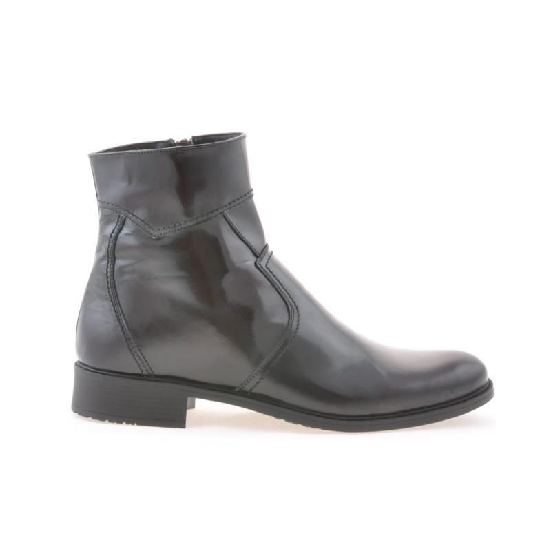 Ghete barbati 401 a bordo
